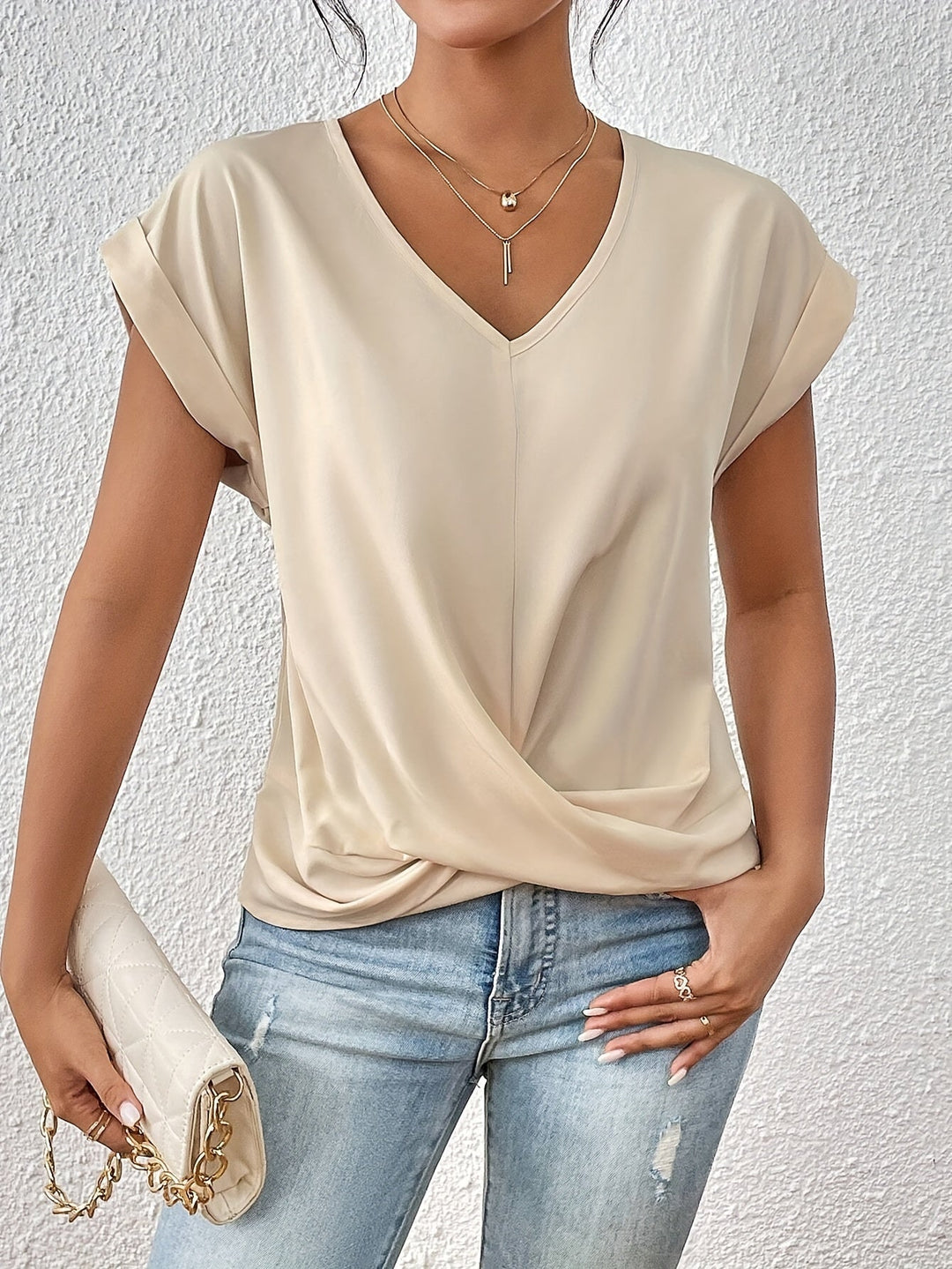 Komfortabel T-shirt med elegant halsudskæring (MIDLERTIDIGT 1+1 GRATIS!)